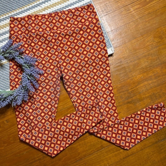 LuLaRoe Pants - LuLaRoe tall & curvy diamond print leggings C5-3